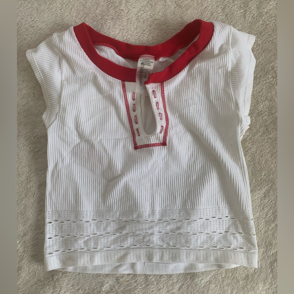 Super cute cropped shirt